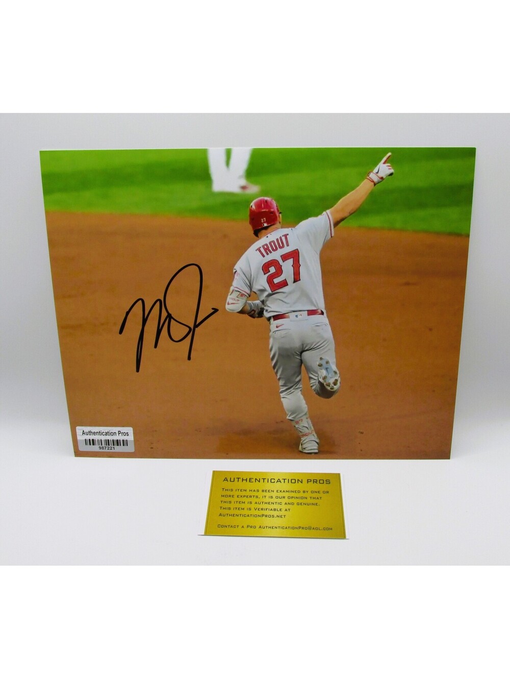Mike Trout Signed 8x10 Photo With COA (987221) (Angels)